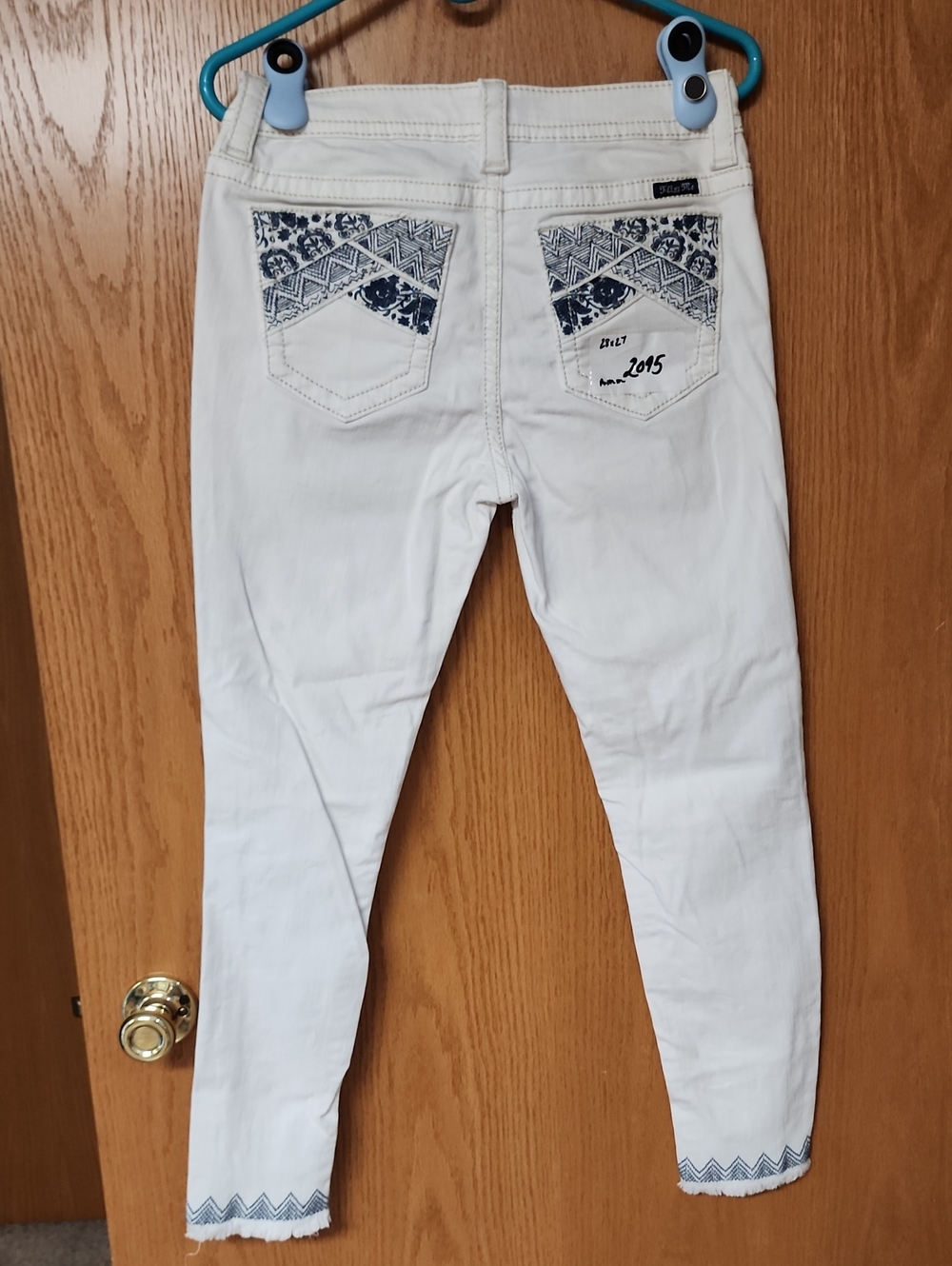 Miss Me White Embroidered Women’s Jeans Stylish Pocket Detail 28x27 number 2095